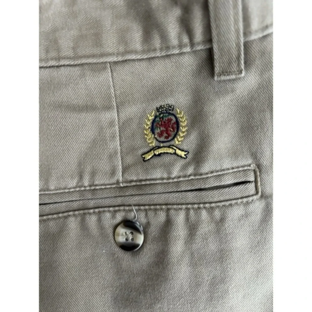 Tommy Hilfiger Men Size 38 Khaki Pleated Logo Embroidered Chino Shorts Loose Fit